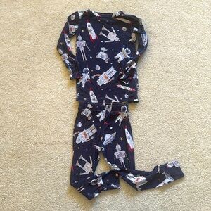 Bums and Roses 3T Astronaut Pajama Set
